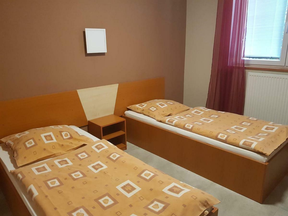 Penzion Hudebka Louny Ngoại thất bức ảnh